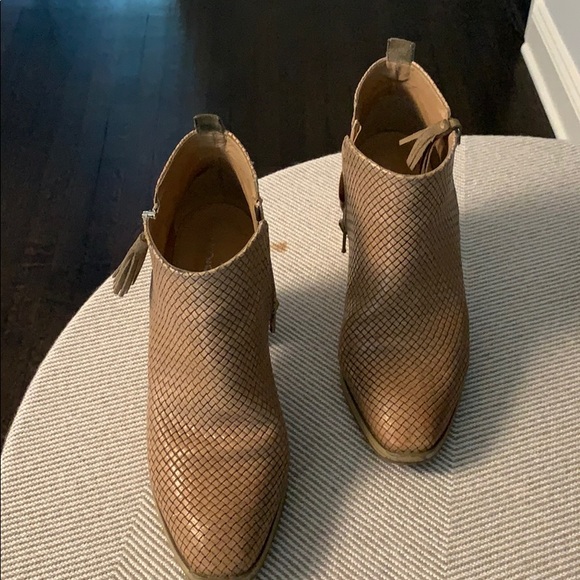 Tan boots - Picture 2 of 6